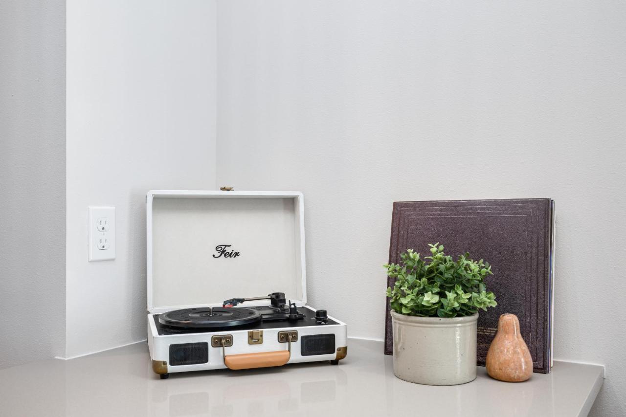 Rooftop Patio With Waterview, Private Garden & Grill 3br 3ba- Modern Cityscape Holiday home *