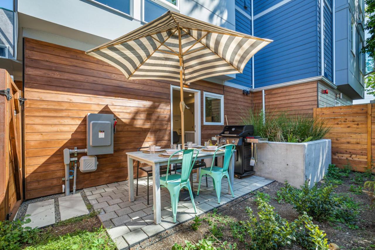 Rooftop Patio With Waterview, Private Garden & Grill 3br 3ba- Modern Cityscape Holiday home Seattle
