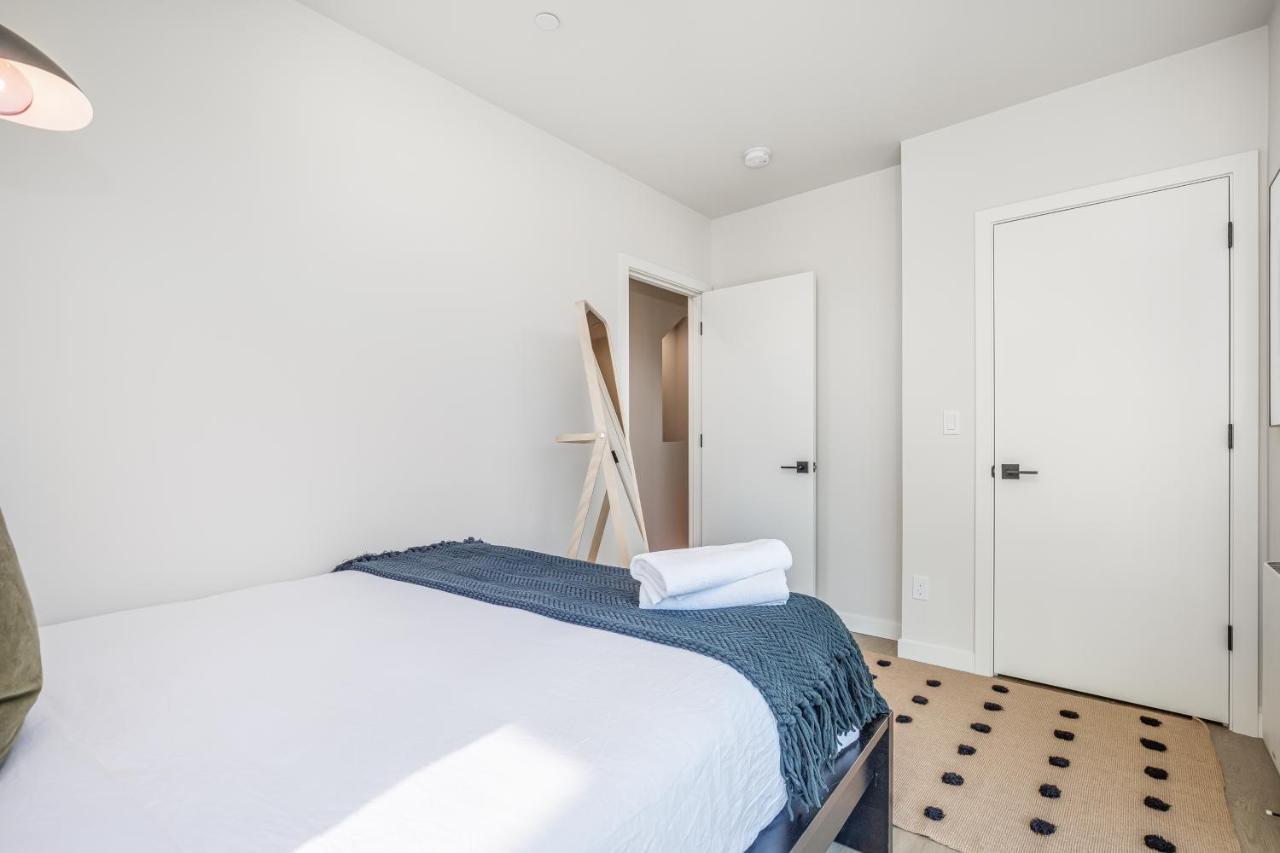 Rooftop Patio With Waterview, Private Garden & Grill 3br 3ba- Modern Cityscape Holiday home
