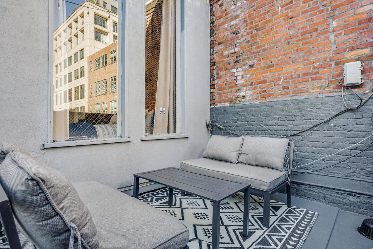 Apartment Opulence At The Square