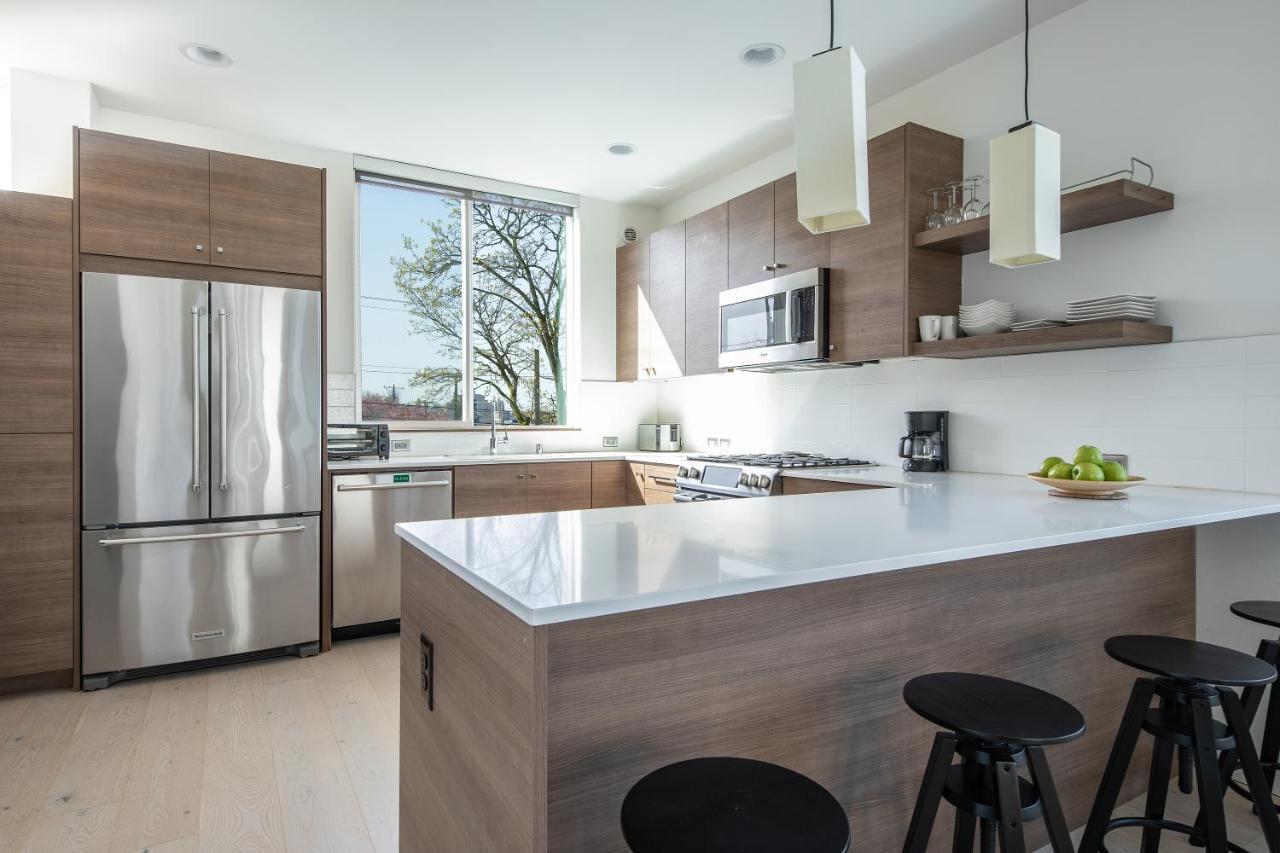 Apartment Modern Townhome In Seattle's District With Rooftop Seattle