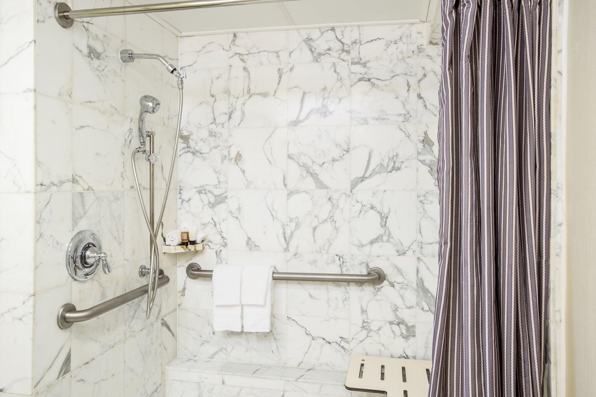 Hotel Warwick 4*