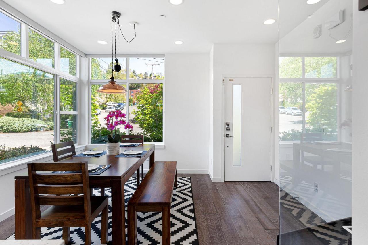 Holiday home Deactivated- Rooftop Patio With Grill 2br 3ba Central, Walkable Location