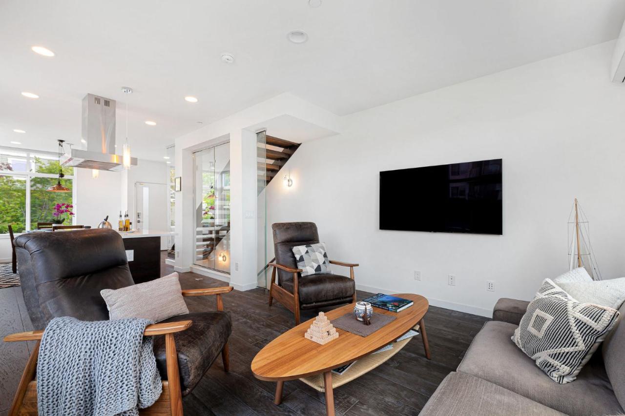 Holiday home Deactivated- Rooftop Patio With Grill 2br 3ba Central, Walkable Location Seattle