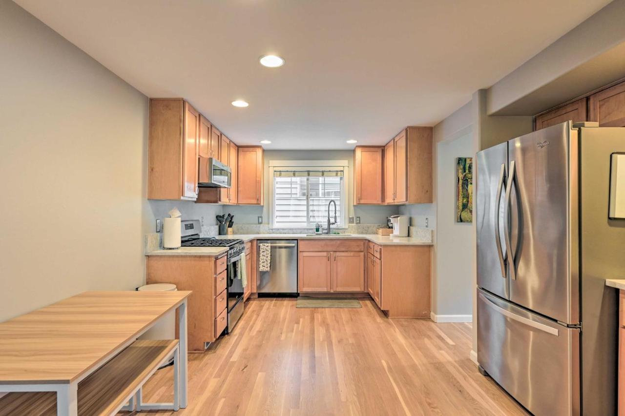 Holiday home Pet-friendly Townhome Less Than 1 Mile To Lake!