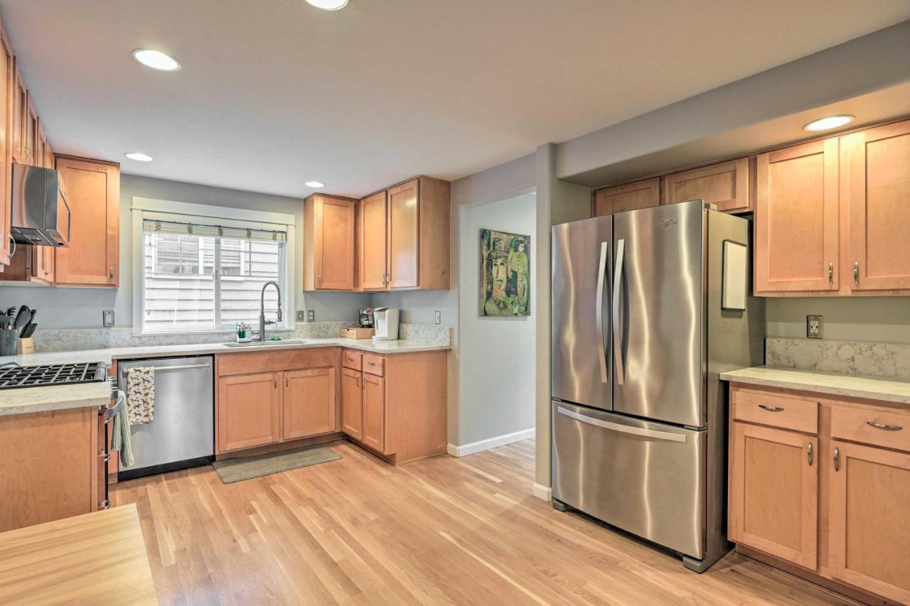 Pet-friendly Townhome Less Than 1 Mile To Lake! *