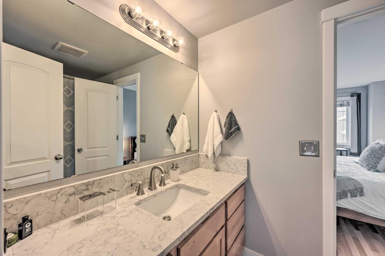 Holiday home Pet-friendly Townhome Less Than 1 Mile To Lake!