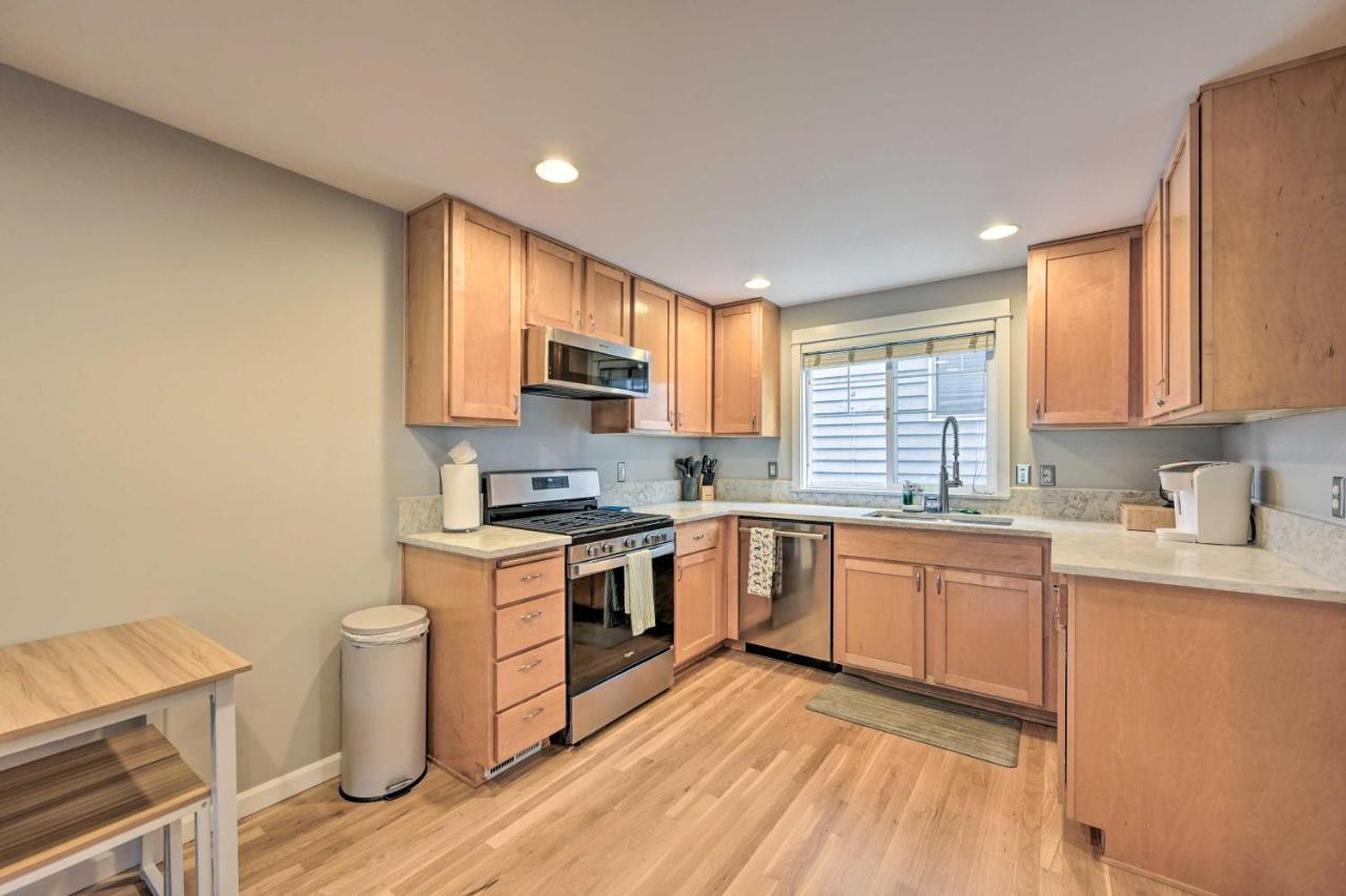 Pet-friendly Townhome Less Than 1 Mile To Lake! Holiday home Seattle