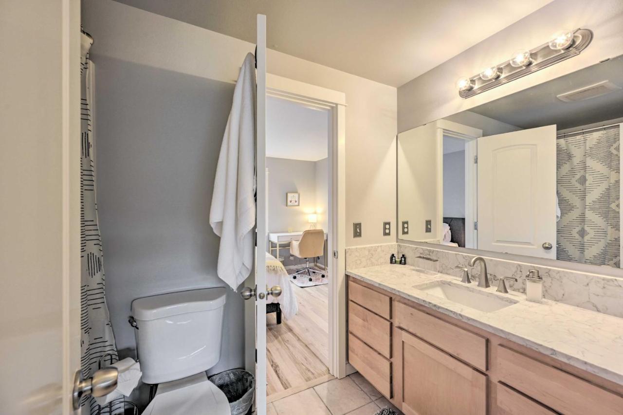 Holiday home Pet-friendly Townhome Less Than 1 Mile To Lake! *