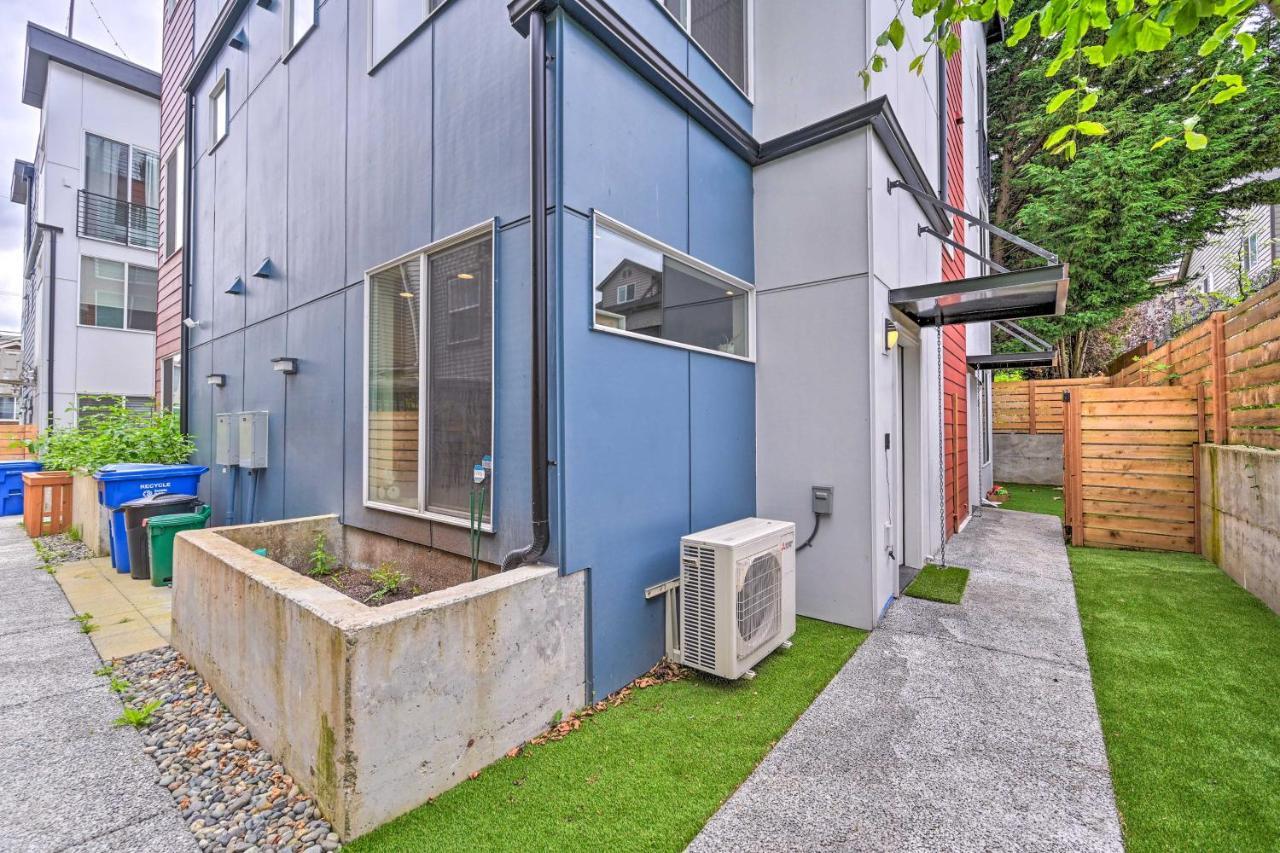 Holiday home Townhome Rooftop Deck Less Than 7 Mi To Dtwn *