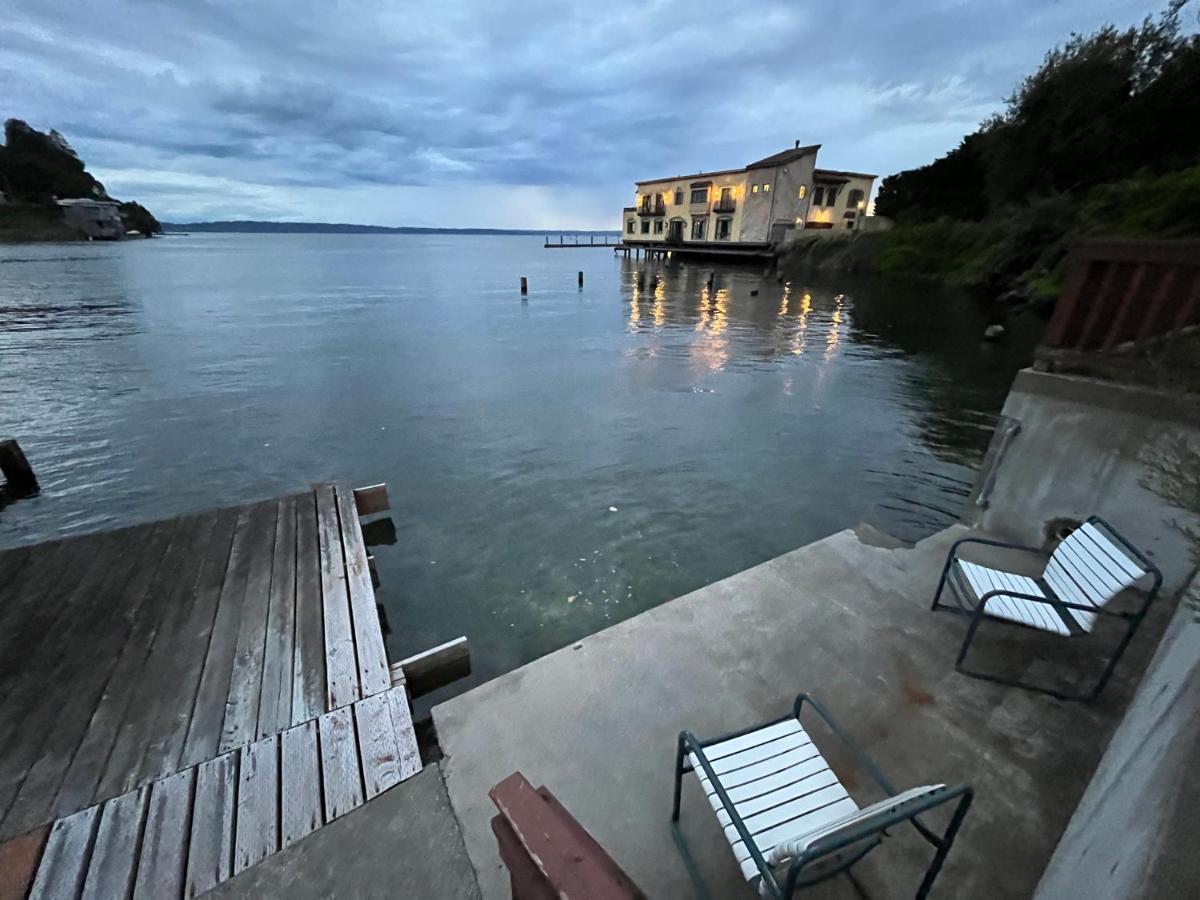 Waterfront Hidden Gem Apartment *
