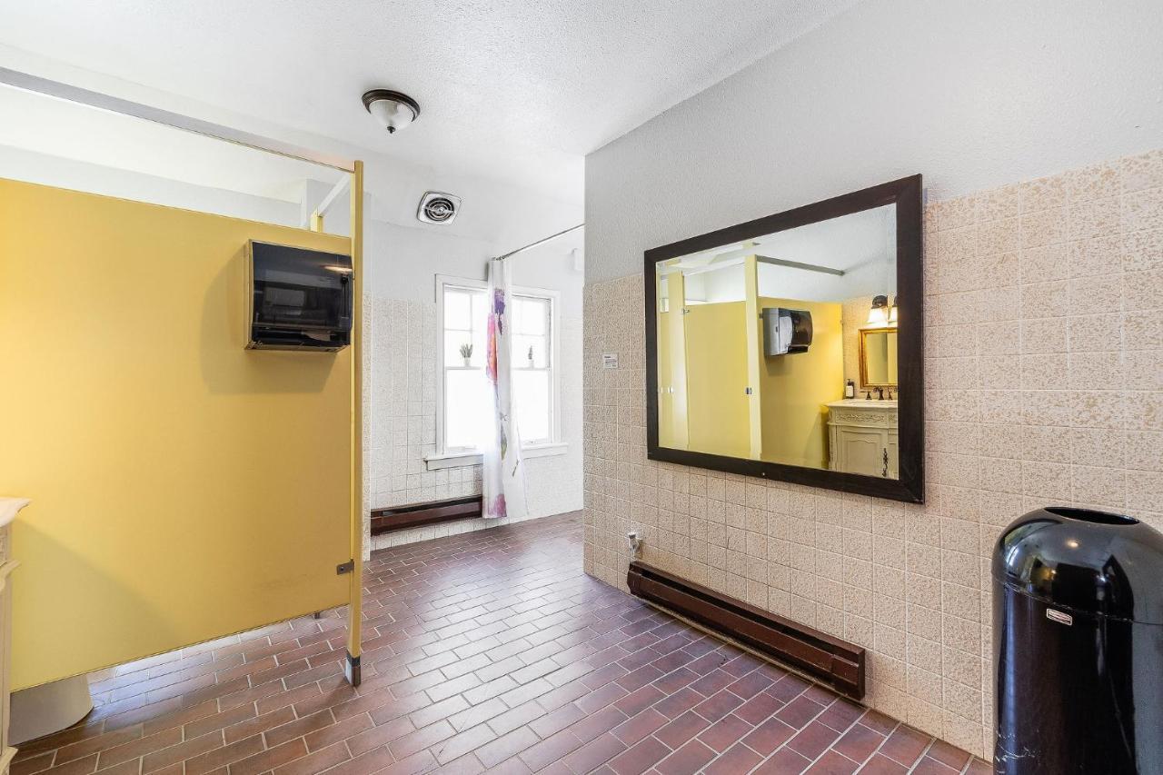 College Inn 2*