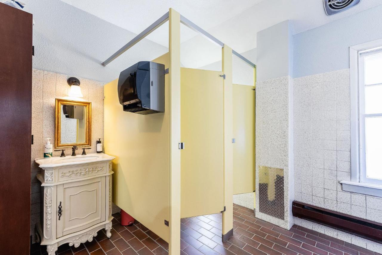 College Inn 2*