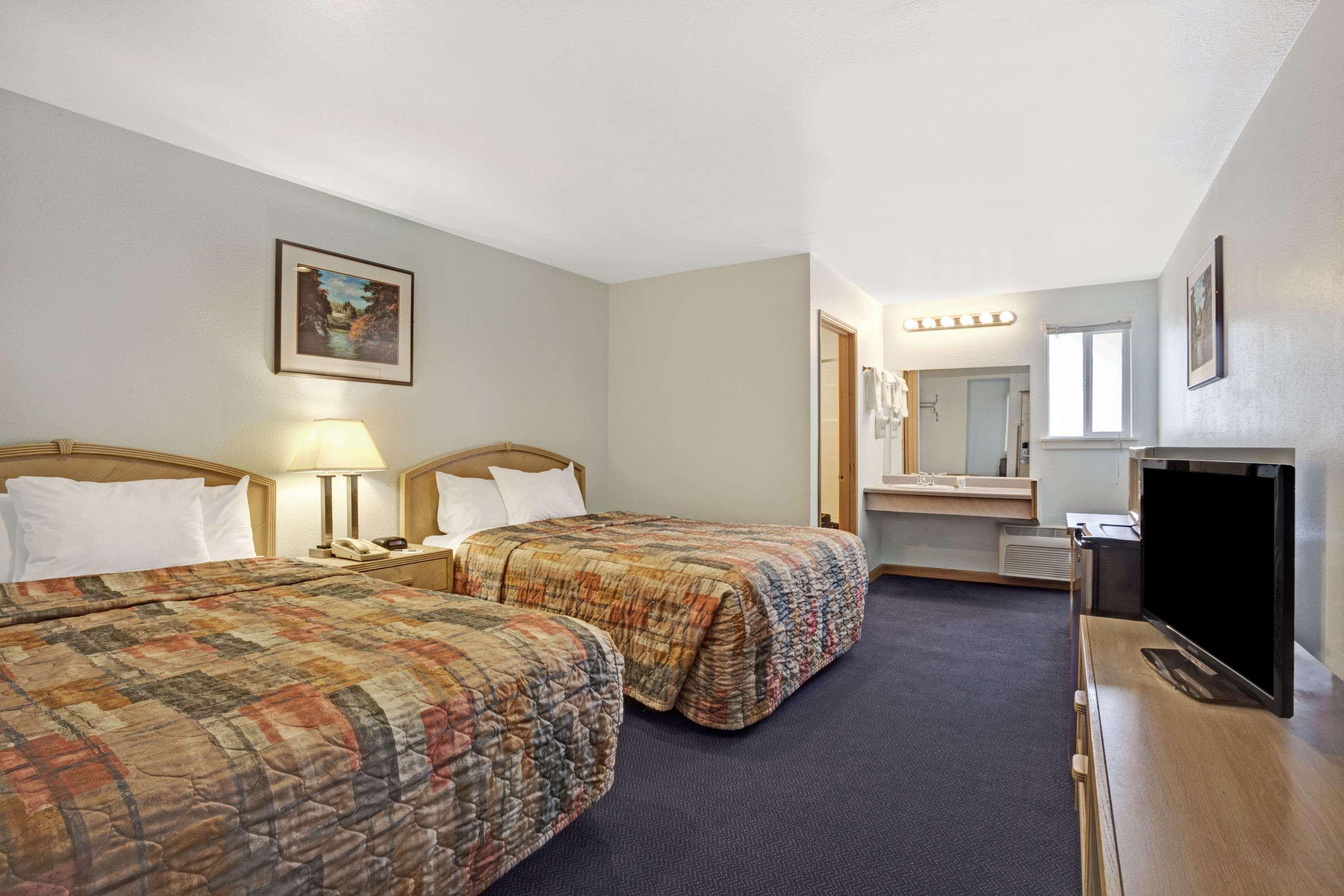 Travelodge By Wyndham North Of Downtown Seattle