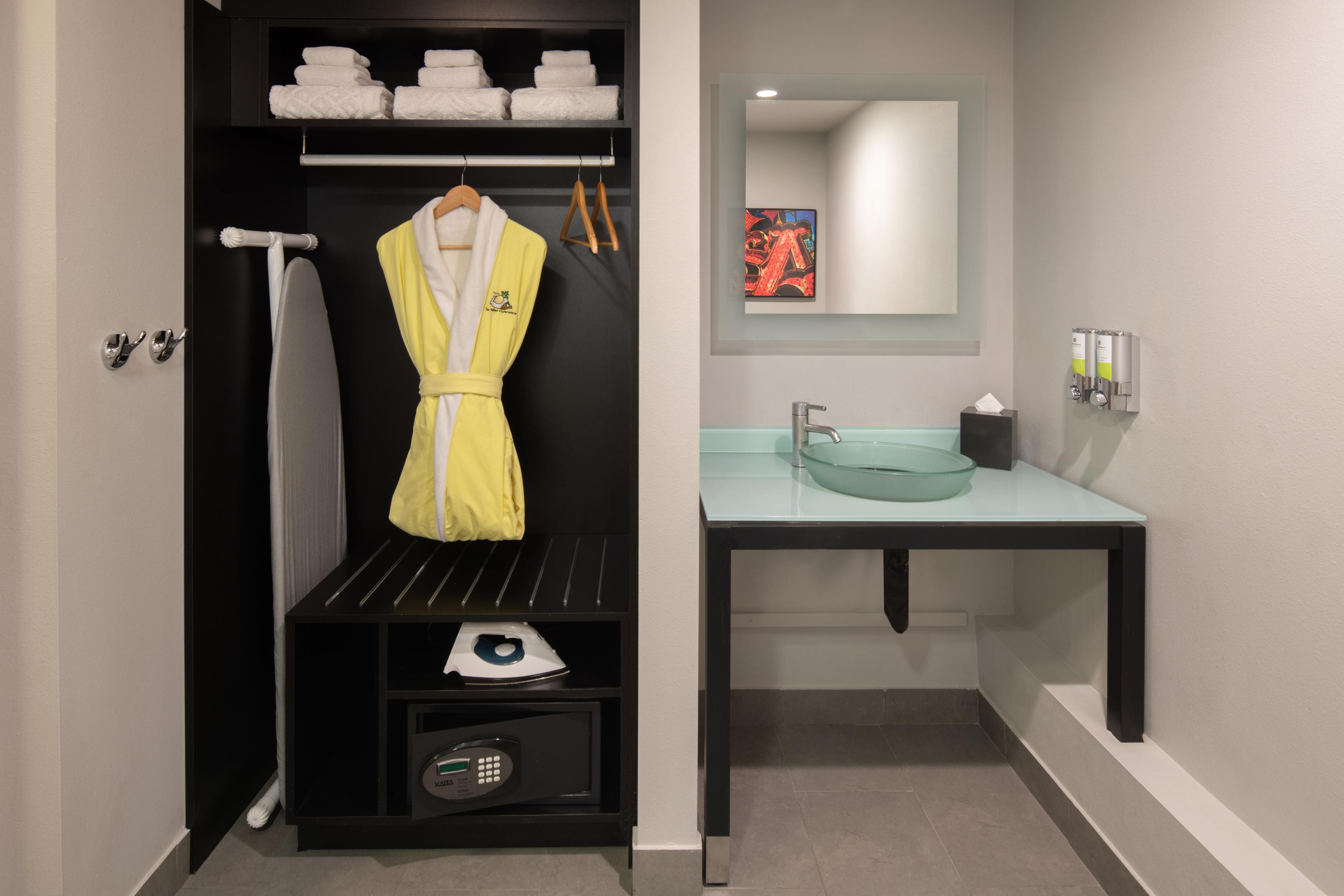 Hotel Staypineapple, Five, Downtown Seattle