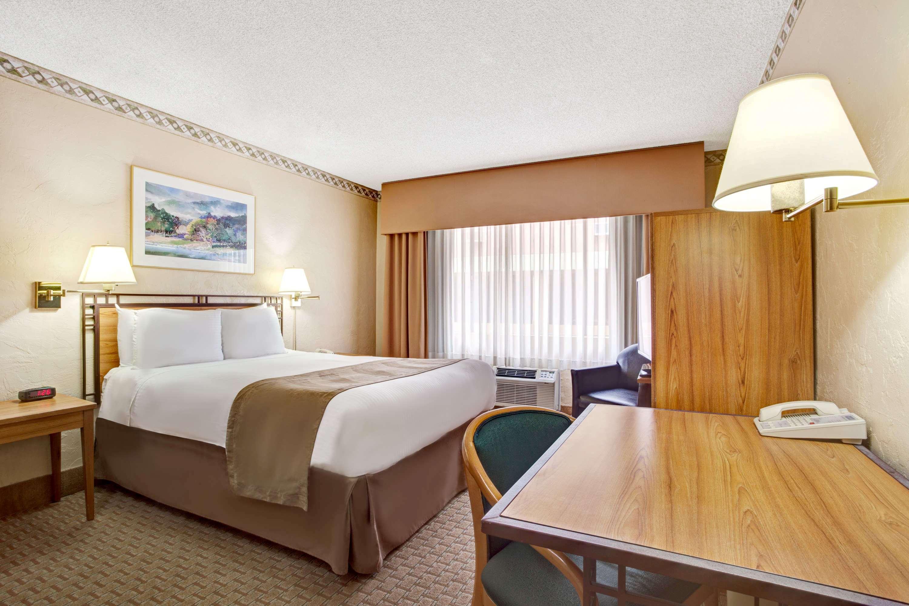 Travelodge By Wyndham By The Space Needle Hotel