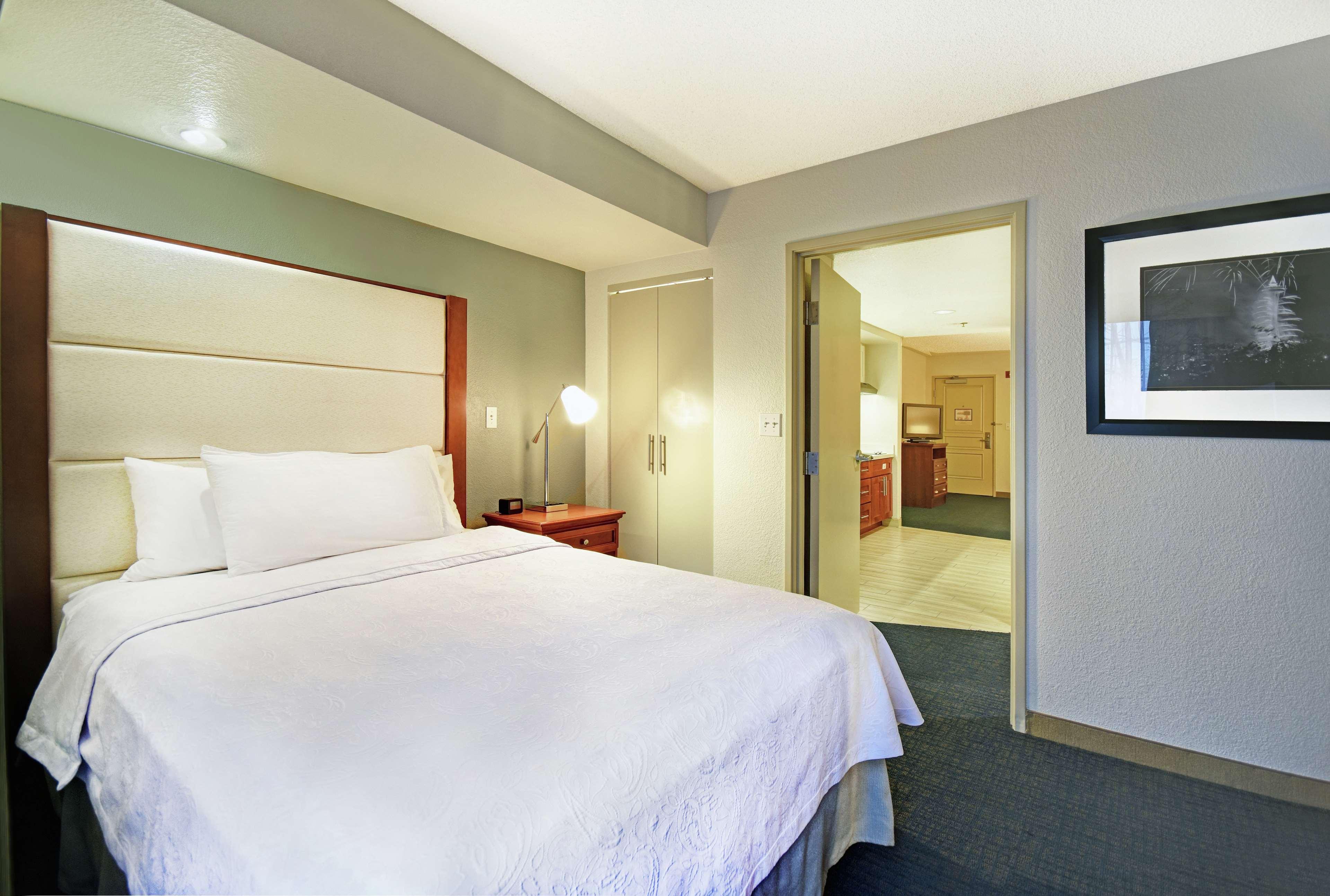 Hotel Homewood By Hilton Downtown