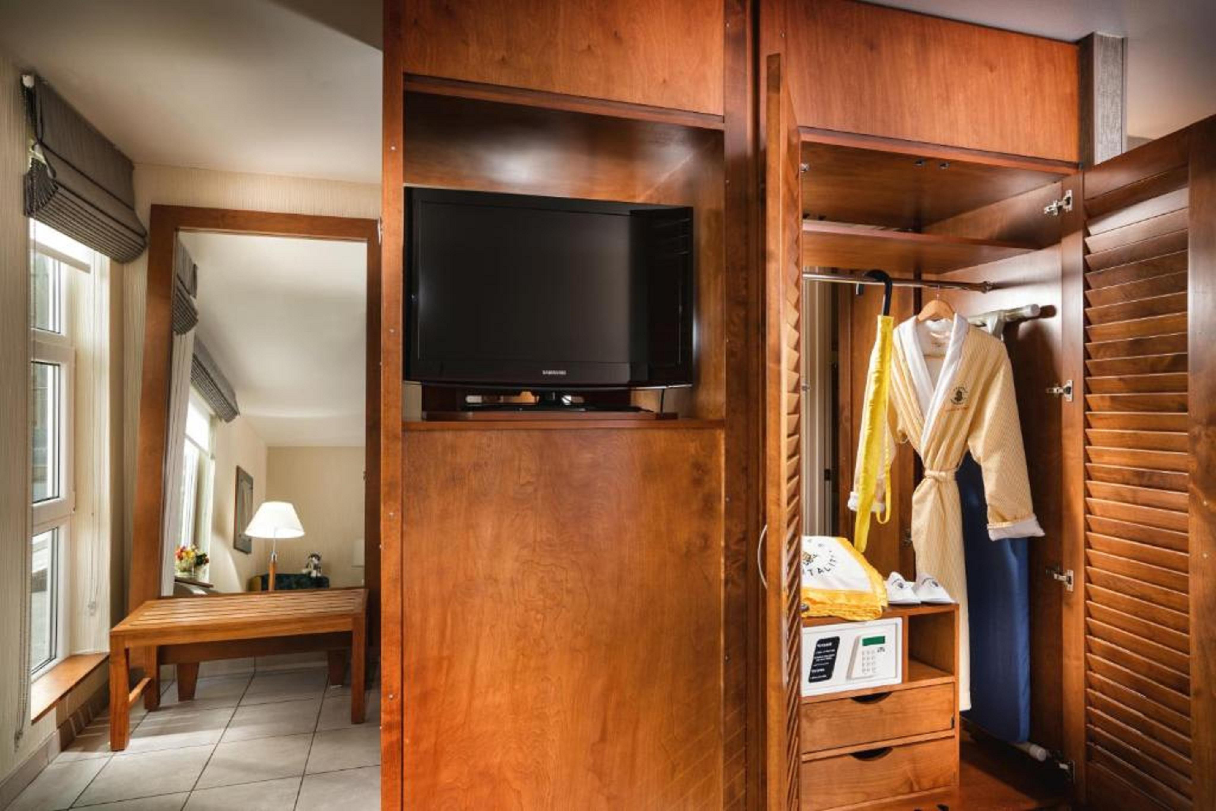 Staypineapple, Watertown Hotel, District 3*