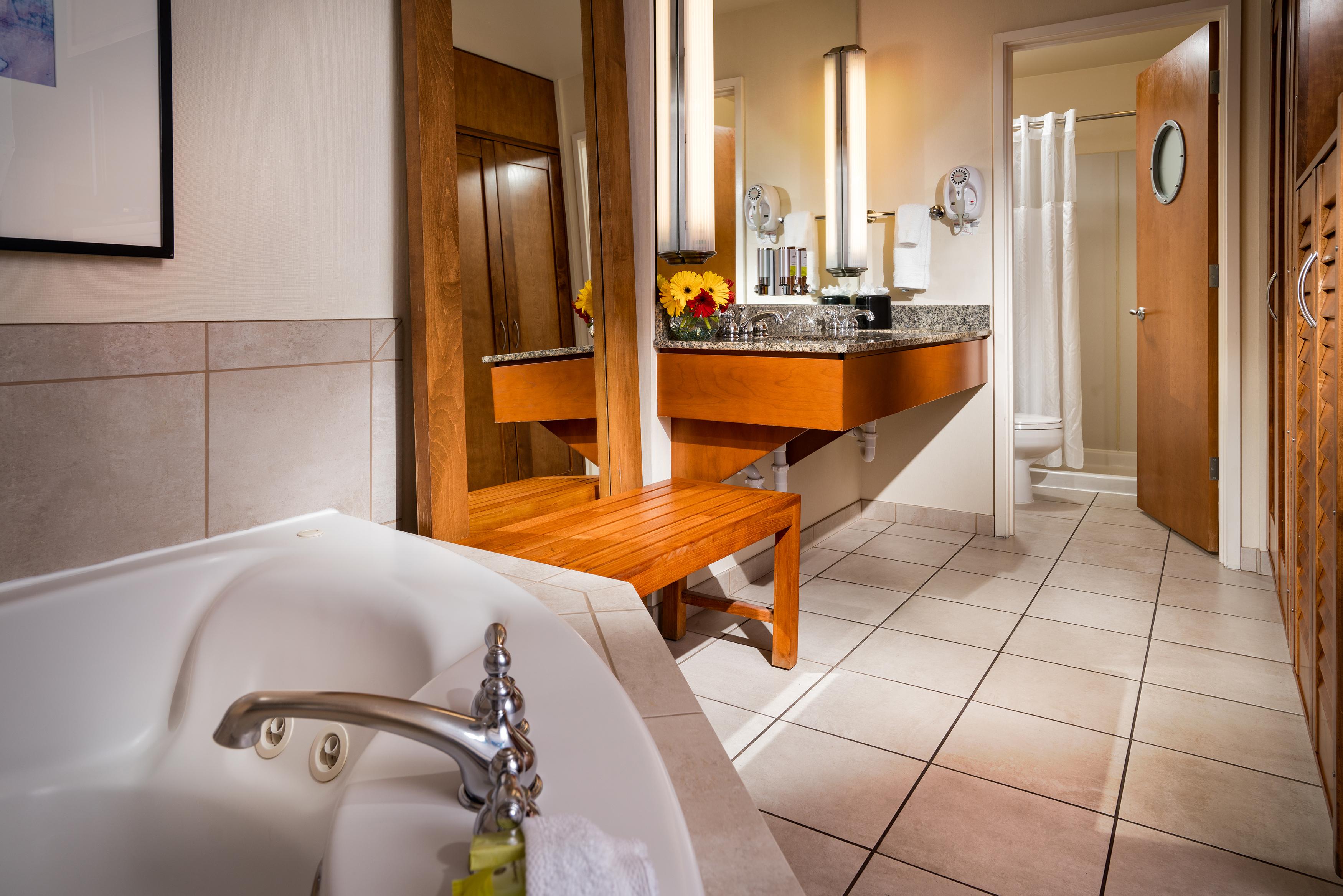 Hotel Staypineapple, Watertown Hotel, District