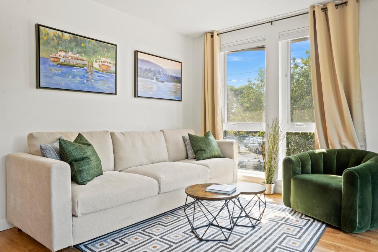 New Bright Capitol Hill Condo, Great Location Views Apartment