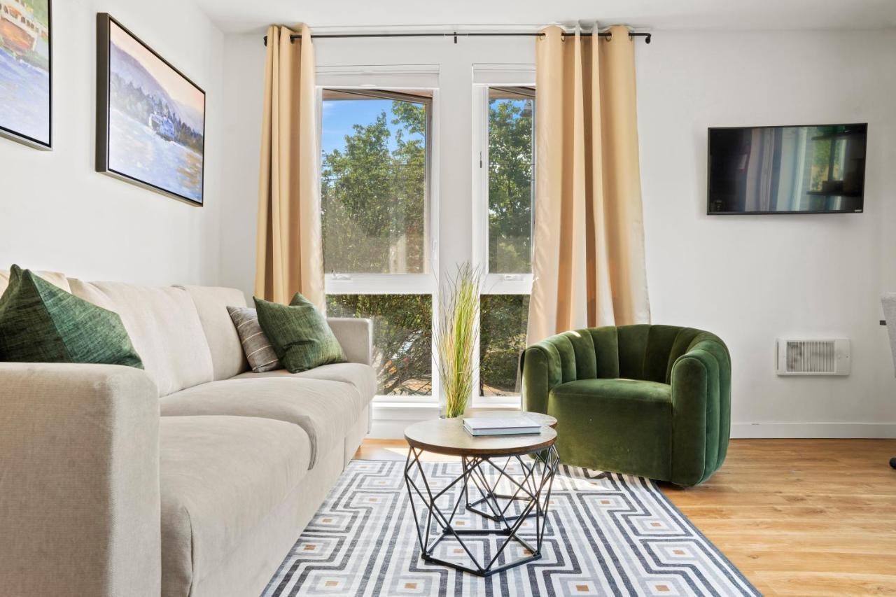 Apartment New Bright Capitol Hill Condo, Great Location Views