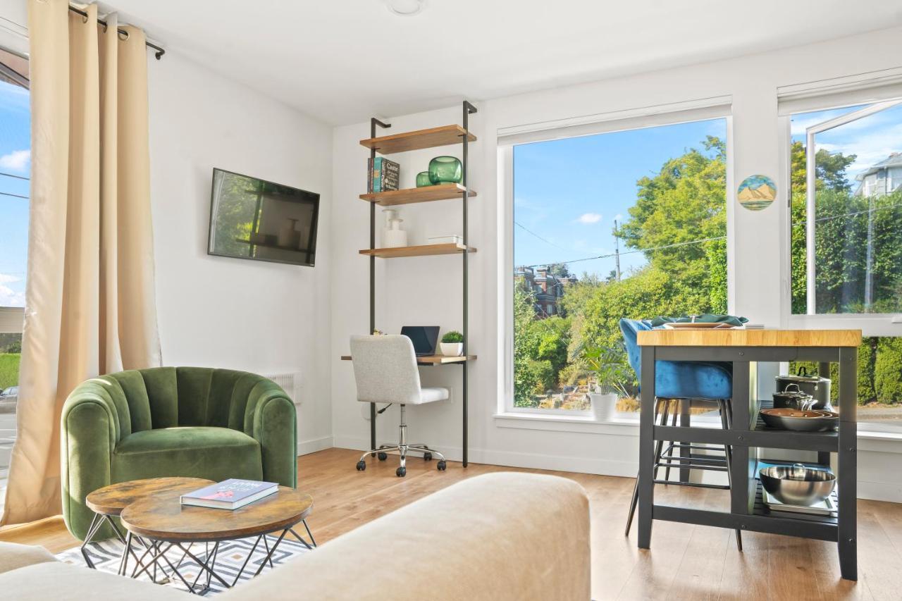 New Bright Capitol Hill Condo, Great Location Views Apartment