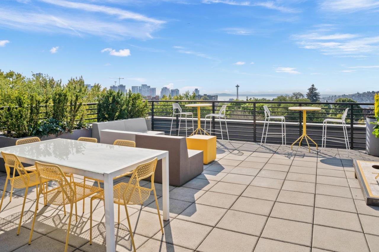 Apartment New Bright Capitol Hill Condo, Great Location Views *