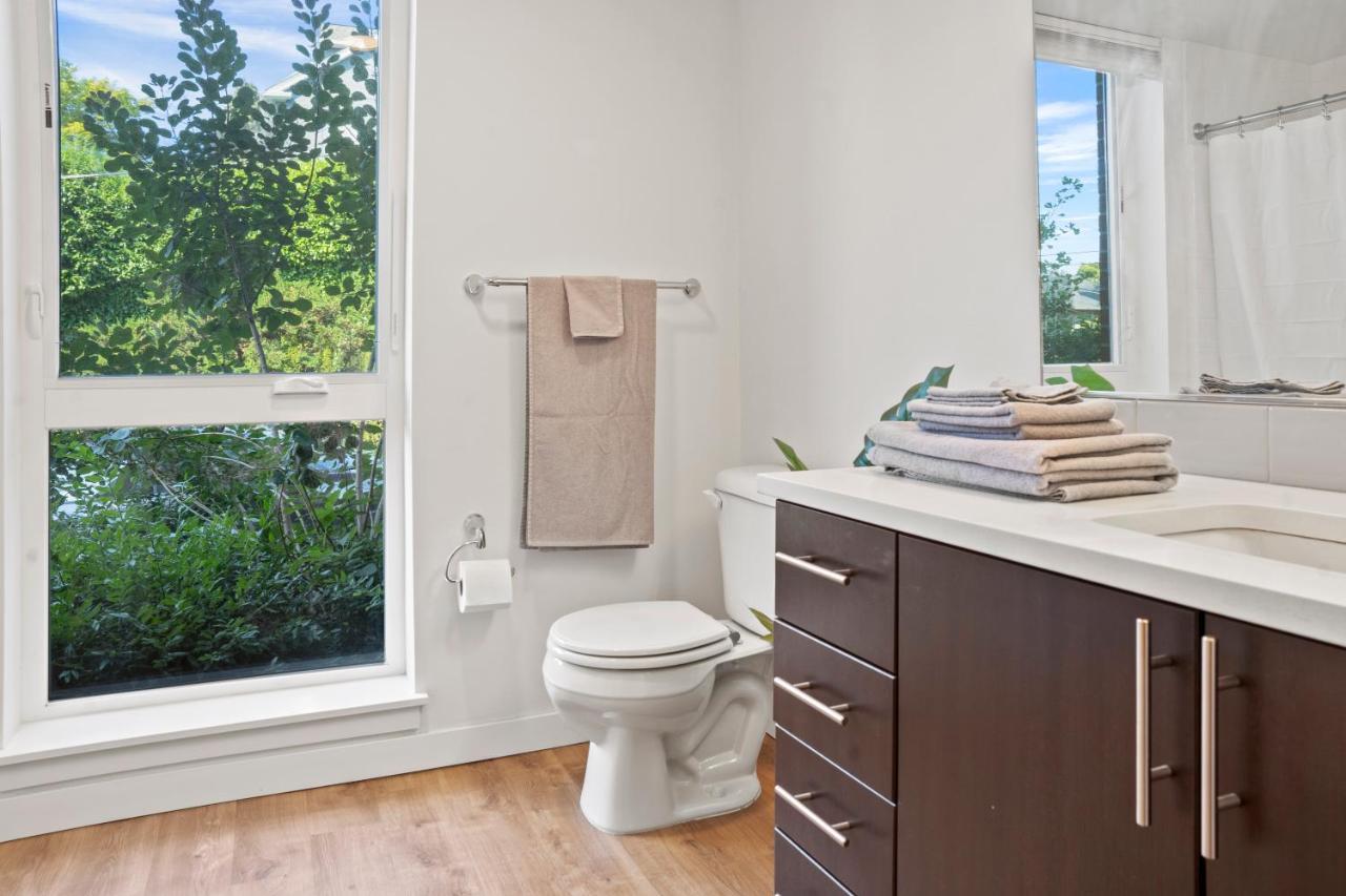 Apartment New Bright Capitol Hill Condo, Great Location Views
