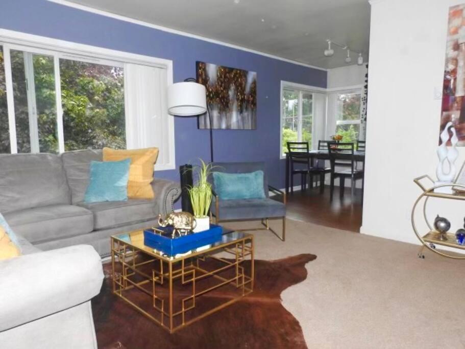 Apartment The Golden Serene - Uniquely Furnished Near Lake Washington - Free Parking & Wifi *
