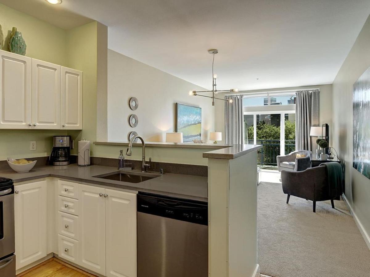 Water View Oasis With Pool & Gym Near Cruise In Heart Of Apartment *