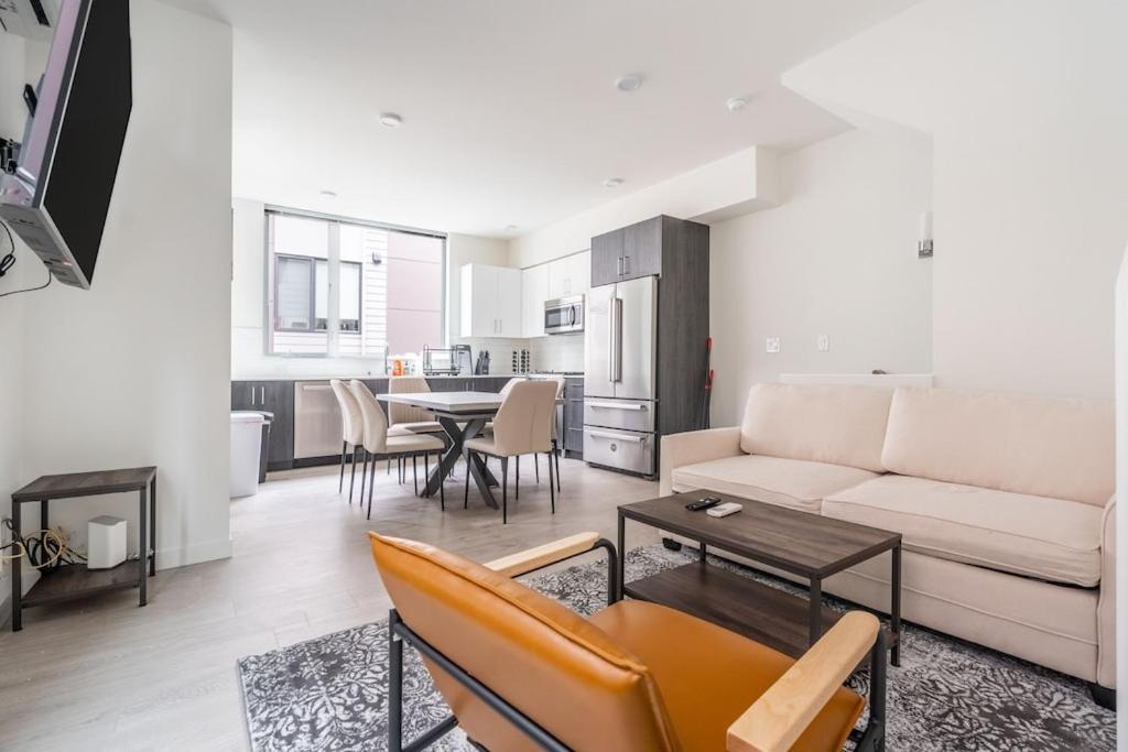 Holiday home Elegant Townhome In