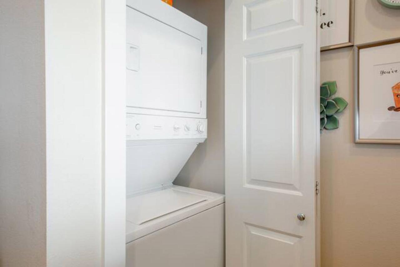 Apartment Floor Water View Oasis Near Space Needle & Cruise *