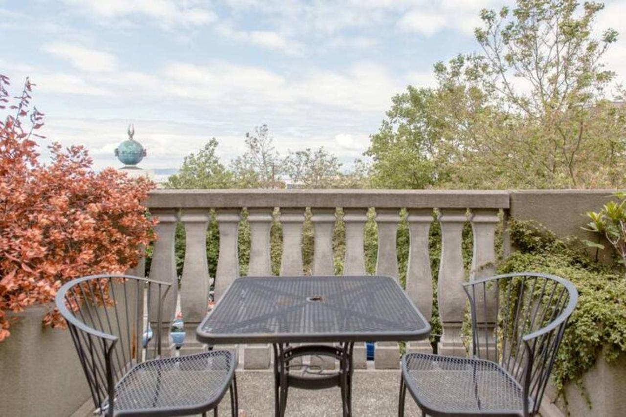 Apartment Floor Water View Oasis Near Space Needle & Cruise *