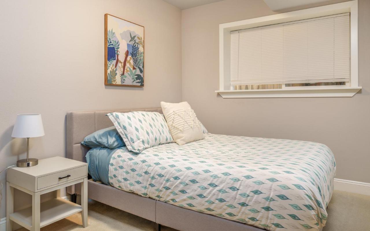Holiday home Upgraded With 5 Bedroom 4 Bath 4 Free Gated Parking Space, Family,ev,rv Friendly