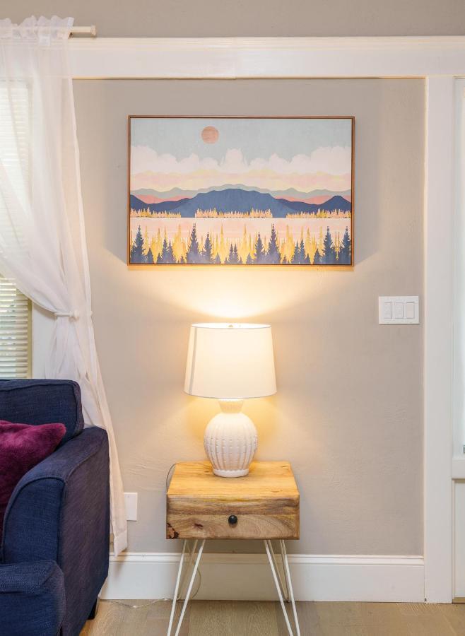 Holiday home Upgraded With 5 Bedroom 4 Bath 4 Free Gated Parking Space, Family,ev,rv Friendly Seattle