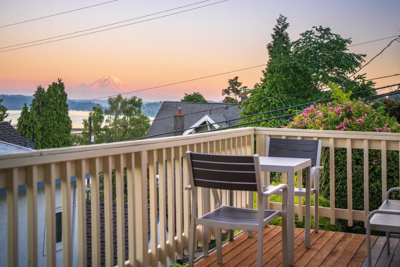 Sunrise On Lake Washington Holiday home *