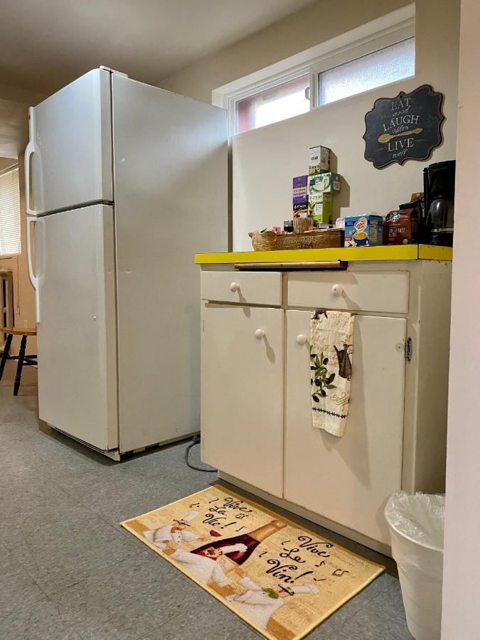 Homestay Private With Shared Bathroom Near Airport And Downtown *