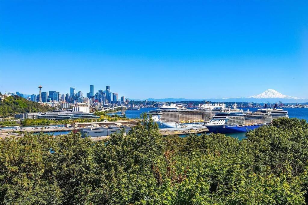 Holiday home Flo's Old Lookout Seattle