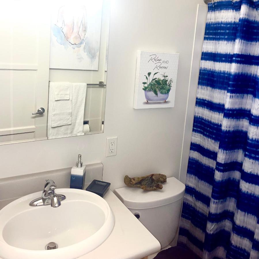 Apartment The Golden Serene - Uniquely Furnished Near Lake Washington - Free Parking & Wifi *
