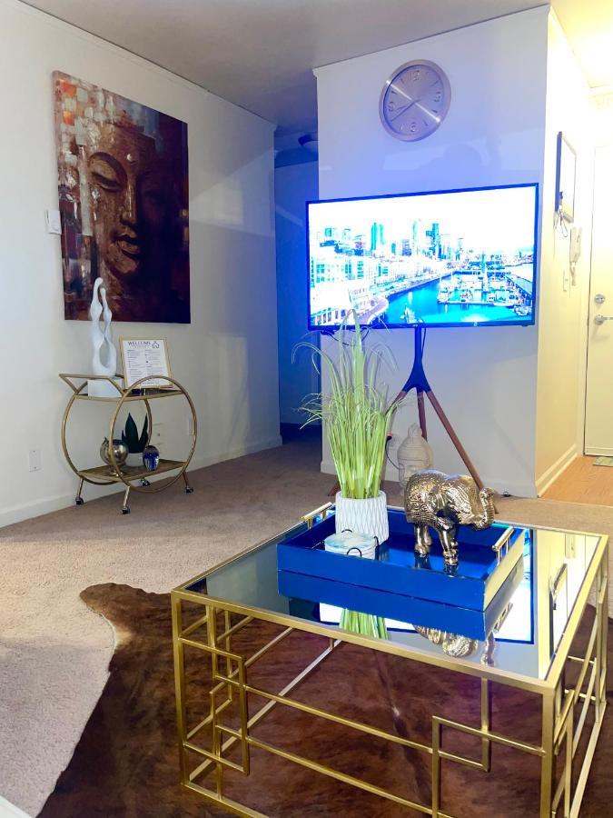 The Golden Serene - Uniquely Furnished Near Lake Washington - Free Parking & Wifi Apartment