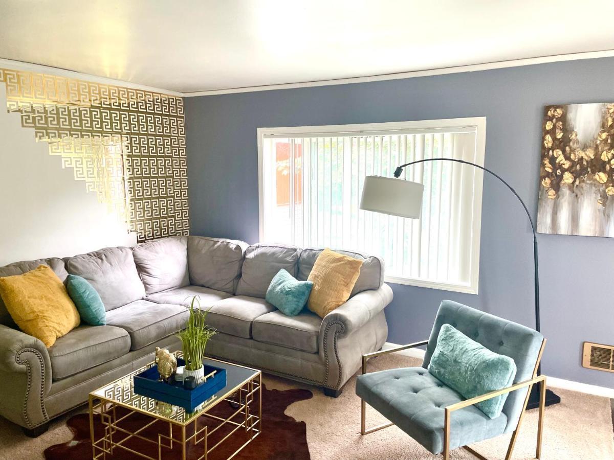 Apartment The Golden Serene - Uniquely Furnished Near Lake Washington - Free Parking & Wifi