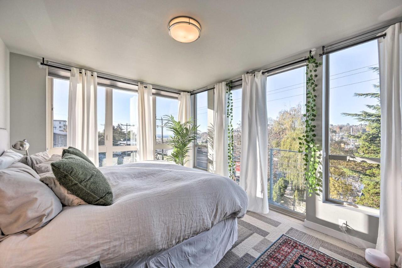 Holiday home Sleek With Rooftop Patio And Views! Seattle