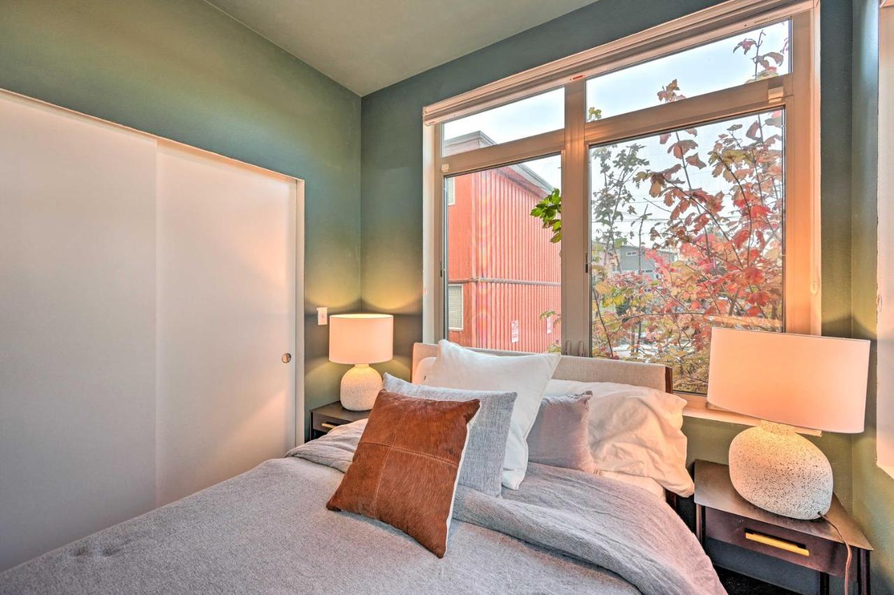 Sleek With Rooftop Patio And Views! Holiday home *