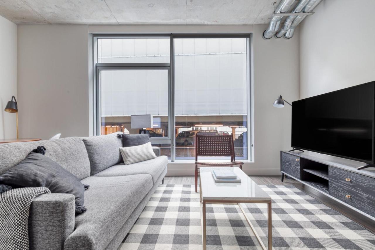 Downtown 1br W Gym Roof Wd Nr Pike Pl Mkt Sea-239 *