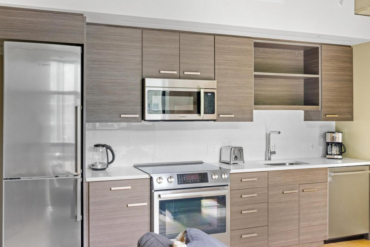 Downtown 1br W Gym Wd Bbq Nr Dining Shops Sea-398 *