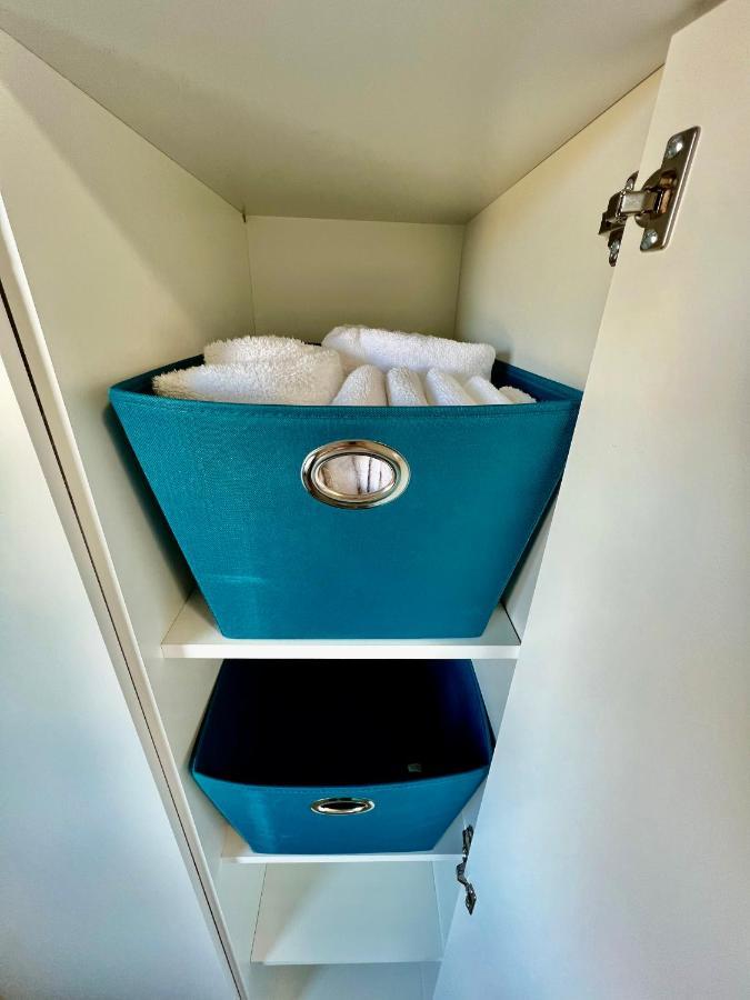 Private With Shared Bathroom Near Airport And Downtown Homestay *