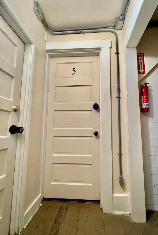 Private With Shared Bathroom Near Airport And Downtown Homestay Seattle