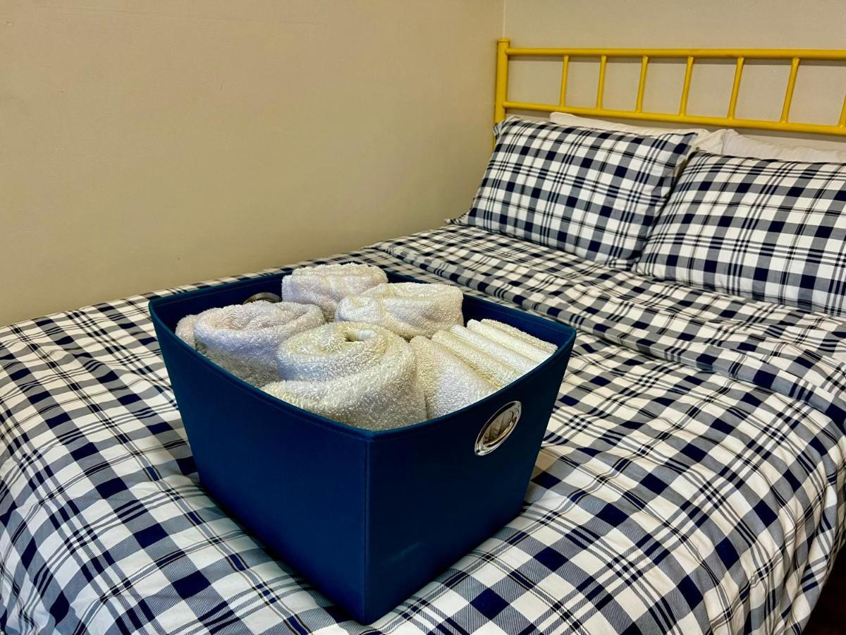 Homestay Private With Shared Bathroom Near Airport And Downtown