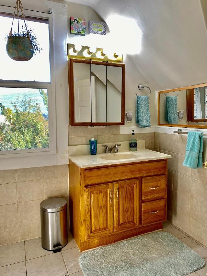 Private With Shared Bathroom Near Airport And Downtown