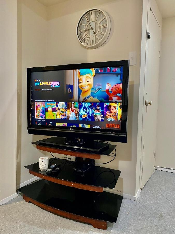 Private With Shared Bathroom Near Airport And Downtown Homestay